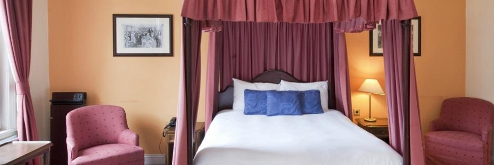 King'S Head Hotel By Greene King Inns Уимборн-Минстер Экстерьер фото