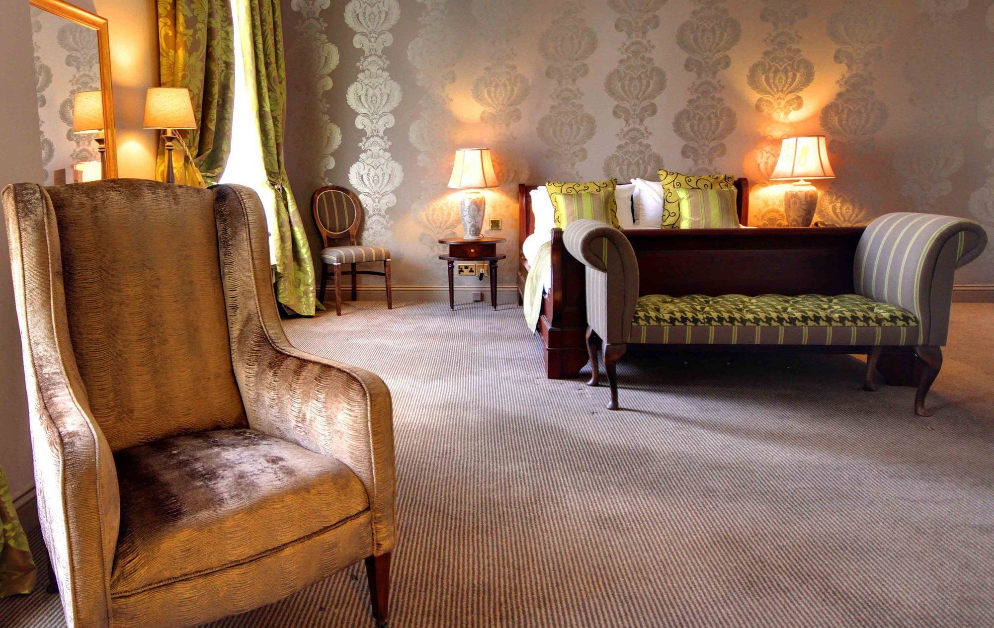 King'S Head Hotel By Greene King Inns Уимборн-Минстер Экстерьер фото