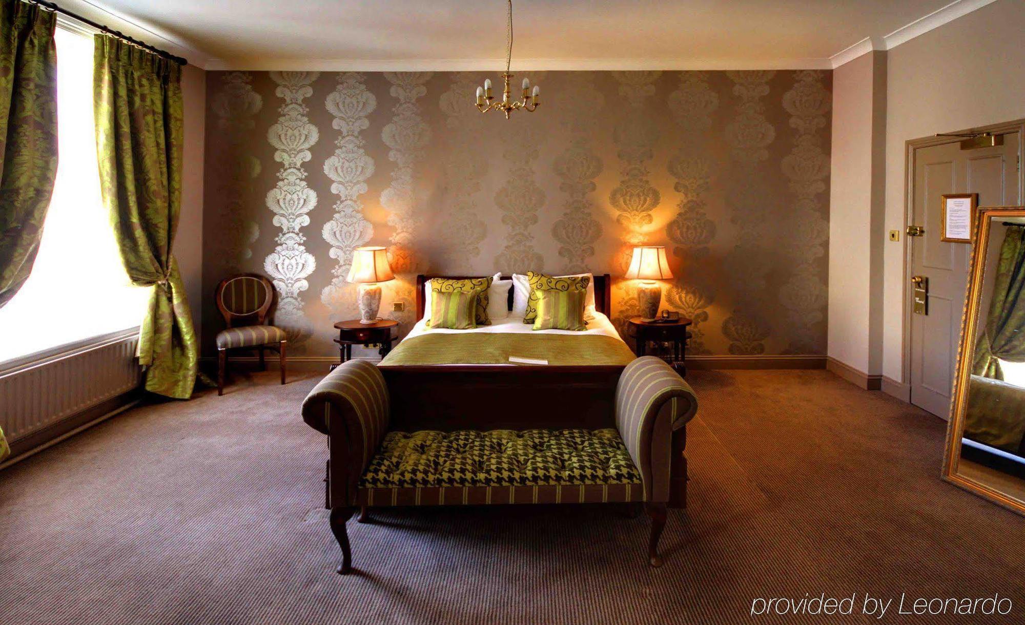 King'S Head Hotel By Greene King Inns Уимборн-Минстер Экстерьер фото