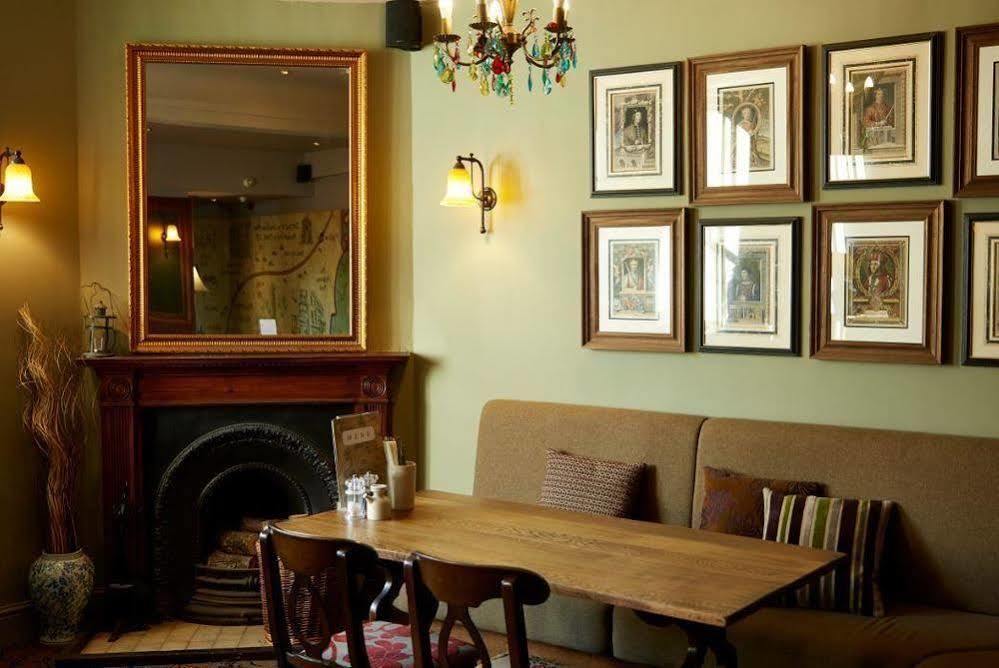 King'S Head Hotel By Greene King Inns Уимборн-Минстер Экстерьер фото